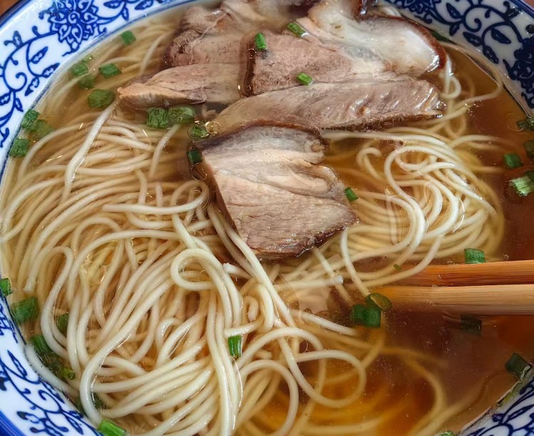 00后女儿旅游第二天拉黑42岁老母亲一天发300条微信吃啥都管